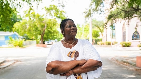 black woman smiling short hair coconut grove linda williams